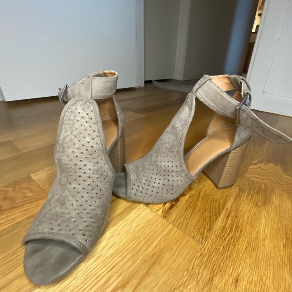 Universal Thread Heels